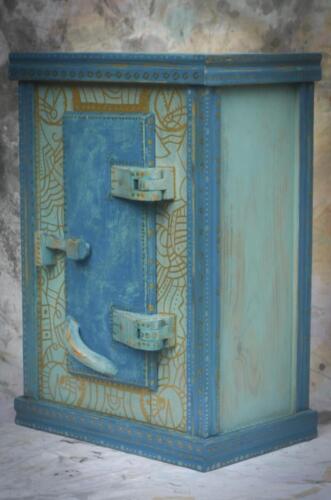 Blått/turkost skåp/ Blue-turqouise Cabinet H: 46.5 cm  B: 32 cm  D: 22 cm  For Sale/ Till Salu  3400:-